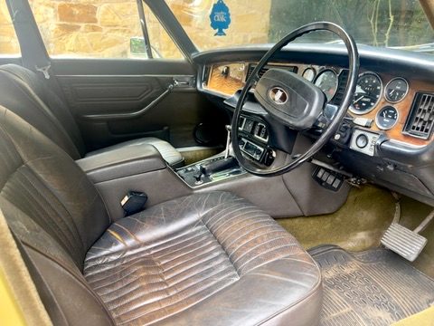 Front seats, centre console and dashboard
