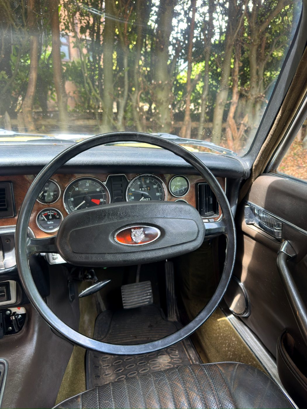 Steering wheel and Smiths instruments in walnut
